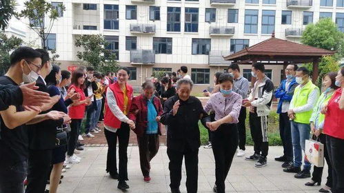 愛在中秋前,情暖養老院 這一天,他們送出28000個月餅