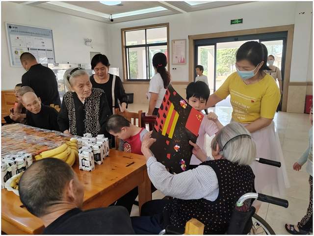 慶國慶,迎重陽 湘潭市社會福利院開展愛老敬老系列活動