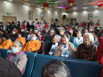 常態(tài)化疫情防控下的重陽節(jié) 老人們自編自演快樂過節(jié)