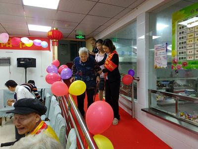 江漢:&ldquo;紅色物業(yè)&rdquo;大學(xué)生投身公益服務(wù)承擔(dān)社會(huì)責(zé)任