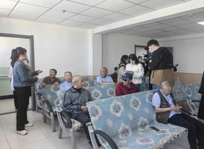 關愛特殊群體 傳遞社保溫暖:旗社保中心赴福利院開展上門認證服務