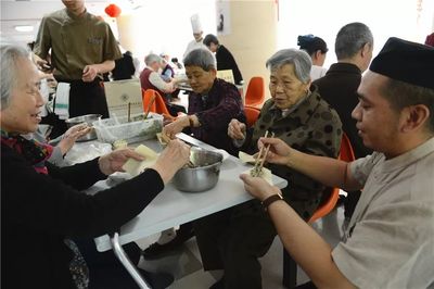 母親節!無錫烹協組織17家餐飲企業走進濱湖福利中心為福利院里的媽媽送上愛的味道