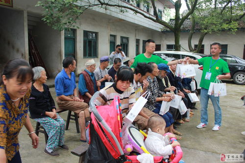 富順公益聯盟中秋送溫暖 月餅香飄敬老院，愛心暖進孤寡心