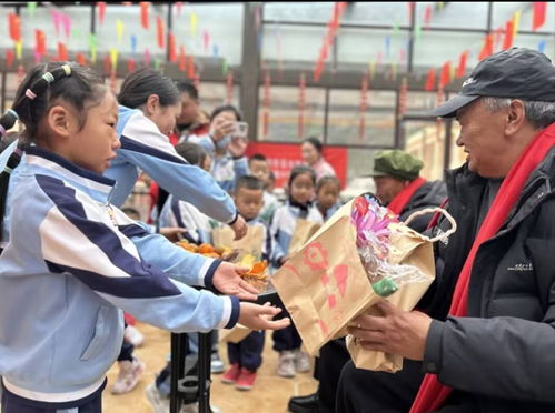 情暖理縣，愛滿重陽——阿壩州理縣志愿者走進福利院與老人共慶佳節